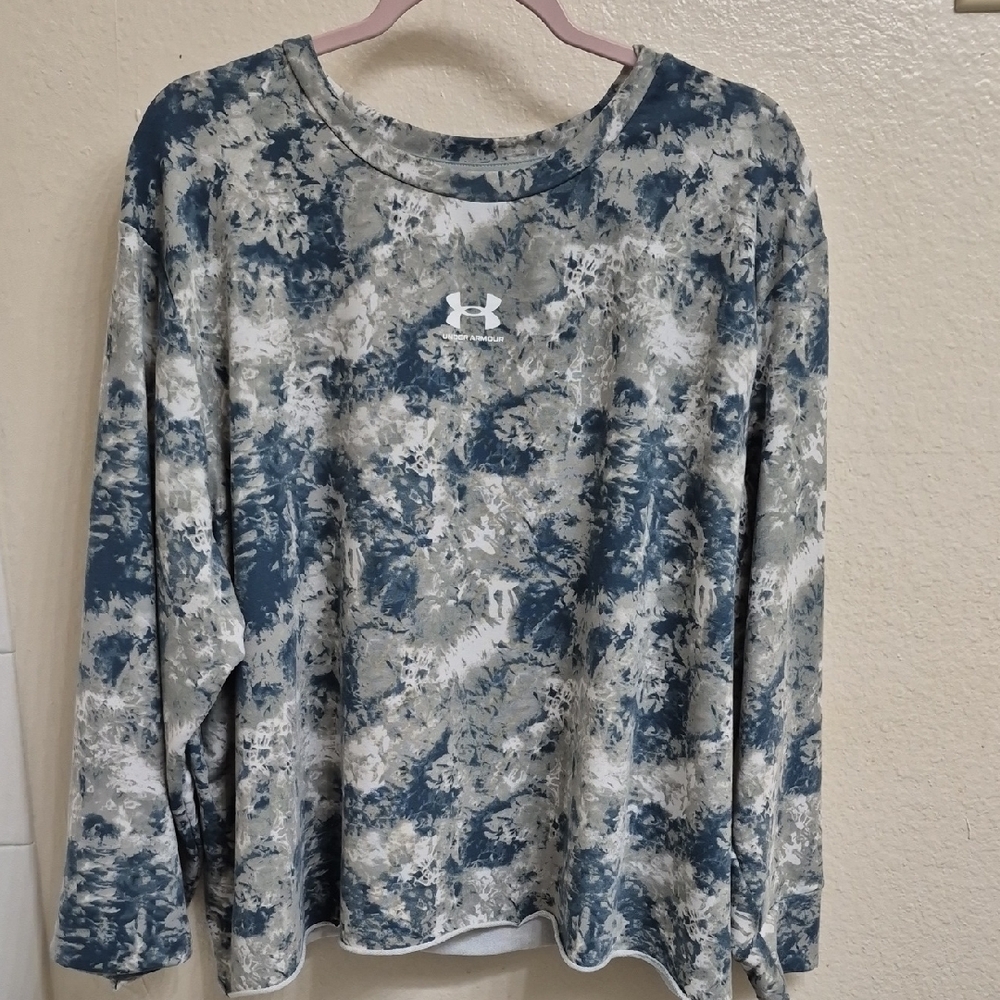 Under Armour Navy and Gray Patterned Sweatshirt